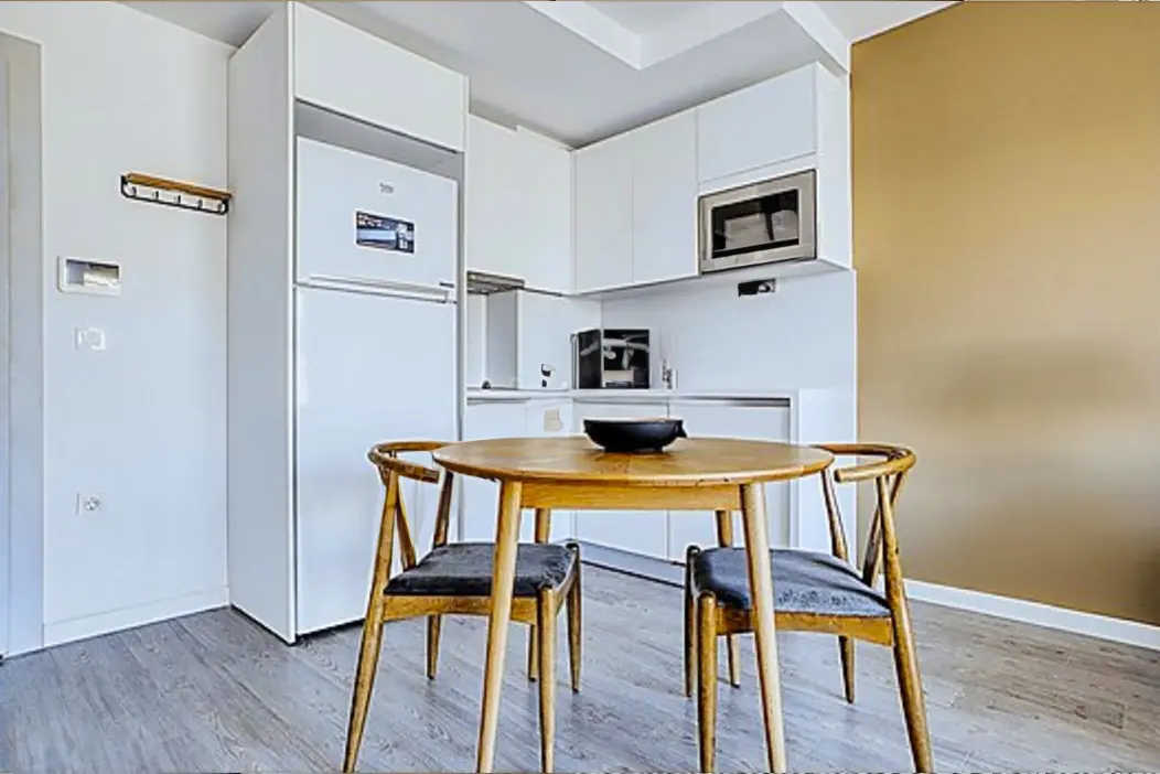 Fitted kitchen
